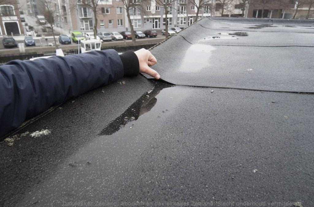 Voorkomen daklekkages Zeeland: Slecht onderhoud vermijden